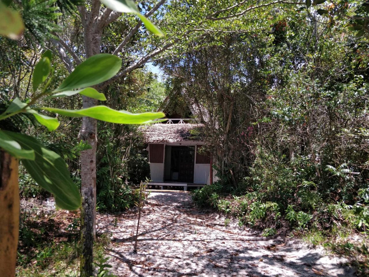 Les Acacias Bungalows Manambolo Eksteriør billede