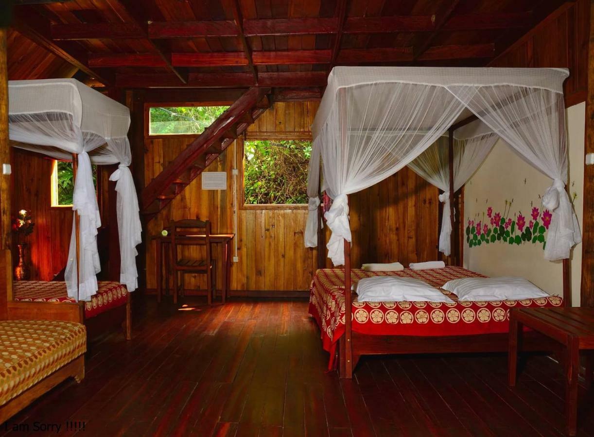Les Acacias Bungalows Manambolo Eksteriør billede